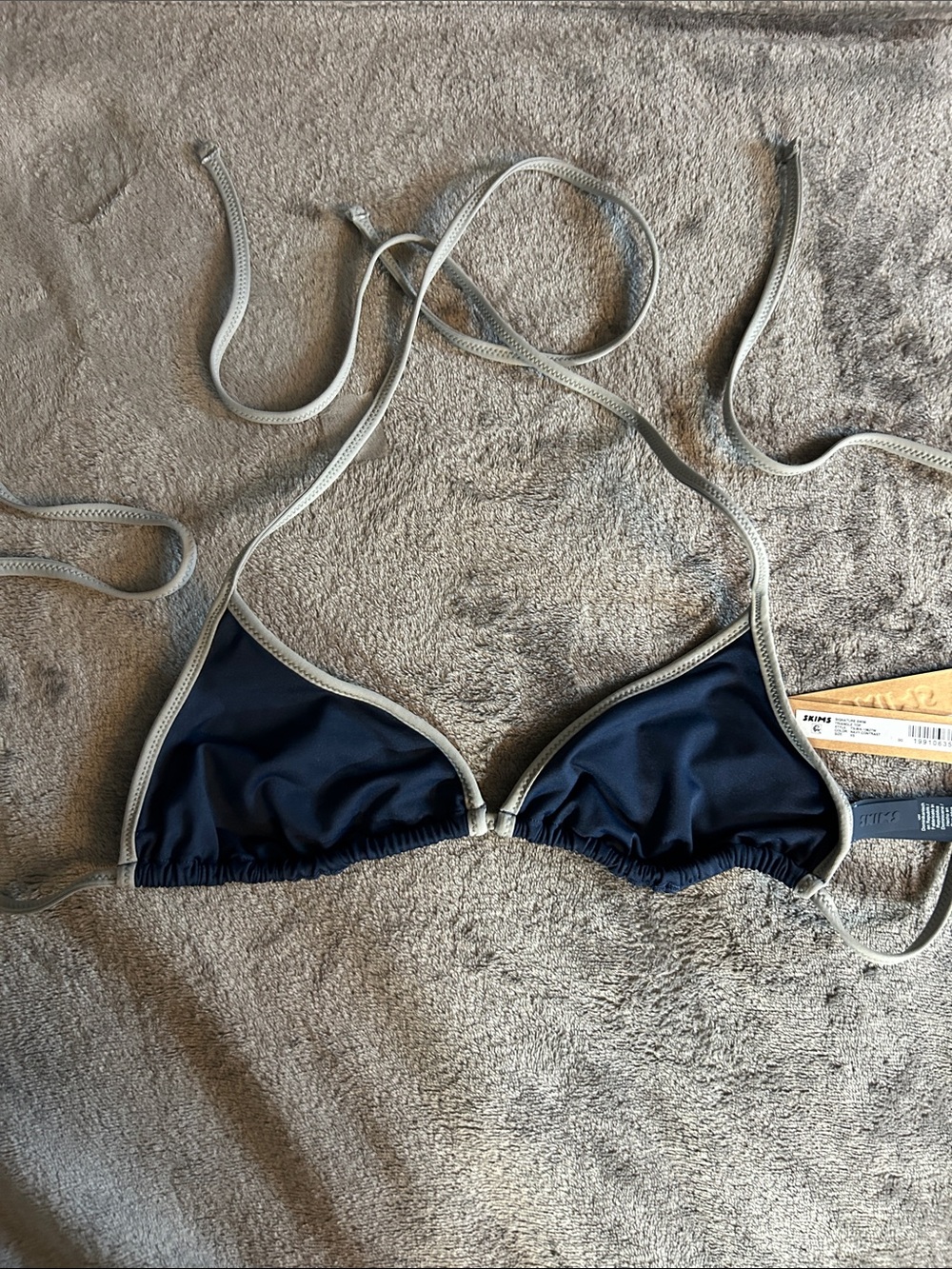SKIMS-Signature Swim TRIANGLE BIKINI TOP (XS)